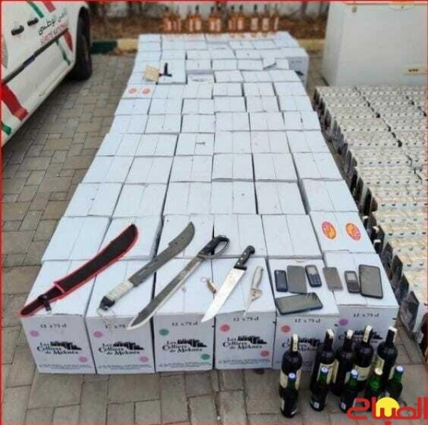 حجز 2200 قنينة كحول و5 أسلحة بيضاء في سلا حجز 2200 قنينة كحول و5 أسلحة بيضاء في سلا