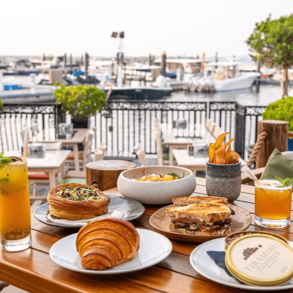 دليلك لأفضل أماكن الإفطار في الإمارات تجارب شهية بإطلالات ساحرة دليلك لأفضل أماكن الإفطار في الإمارات تجارب شهية بإطلالات ساحرة