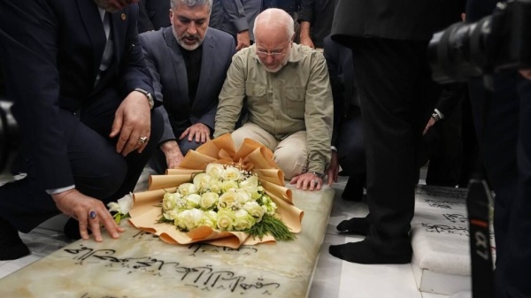 قالیباف الوحدة بين الشعبين العراقي والإيراني راسخة ولن تتجزأ قالیباف الوحدة بين الشعبين العراقي والإيراني راسخة ولن تتجزأ