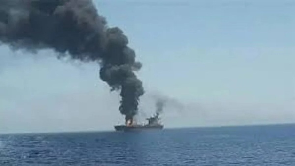أولي حادث أمني على بعد 65 ميلا بحريا جنوب مدينة المكلا اليمنية أولي حادث أمني على بعد 65 ميلا بحريا جنوب مدينة المكلا اليمنية