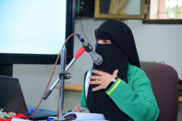 باحثة بجامعة صنعاء تبحث العلاقة بين تطبيق إدارة المعرفة وتطوير الأداء المؤسسي