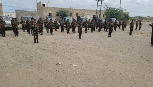 جنود القوات الخاصة بأبين يشكون استقطاع مرتباتهم ويطالبون المحافظ بالإنصاف جنود القوات الخاصة بأبين يشكون استقطاع مرتباتهم ويطالبون المحافظ بالإنصاف