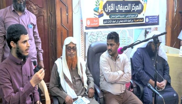 مدير عام الشيخ عثمان يتفقد المركز الصيفي بمسجد الهاشمي ويشيد بإقبال الطلاب مدير عام الشيخ عثمان يتفقد المركز الصيفي بمسجد الهاشمي ويشيد بإقبال الطلاب