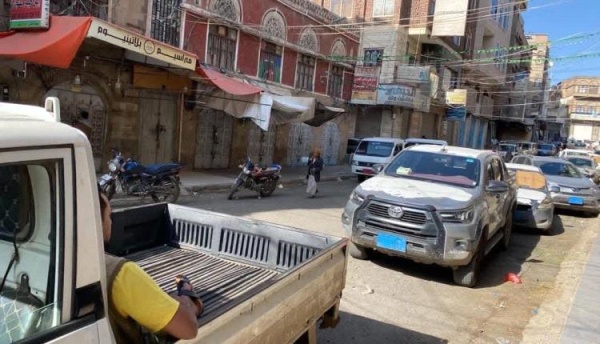 رسوم حوثية جديدة على الأسمنت تخنق قطاع البناء