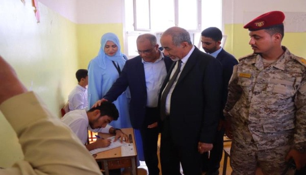 عضو الرئاسي الصبيحي والوزير العبادي يدشنان اختبارات الثانوية العامة في المحافظات المحررة من العاصمة عدن عضو الرئاسي الصبيحي والوزير العبادي يدشنان اختبارات الثانوية العامة في المحافظات المحررة من العاصمة عدن