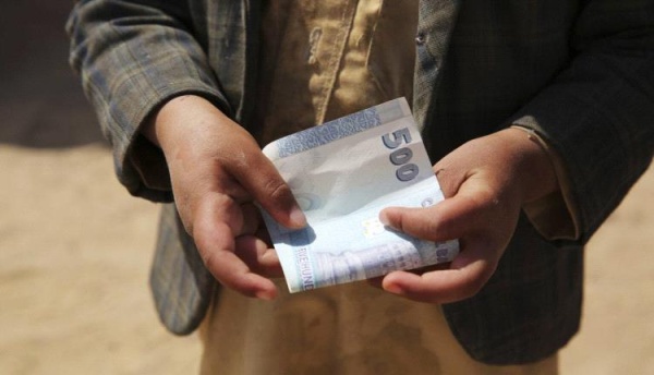 السيولة المفقودة تربك الاقتصاد اليمني وتعم ق أزماته السيولة المفقودة تربك الاقتصاد اليمني وتعم ق أزماته