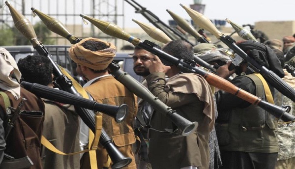 حشود عسكرية حوثية تسبق تنفيذ صفقة الأسرى حشود عسكرية حوثية تسبق تنفيذ صفقة الأسرى