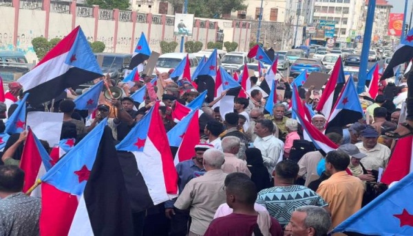 الضالع تشهد حشودا شعبية واسعة للمشاركة في الوقفة الاحتجاجية الرافضة للوصاية الضالع تشهد حشودا شعبية واسعة للمشاركة في الوقفة الاحتجاجية الرافضة للوصاية