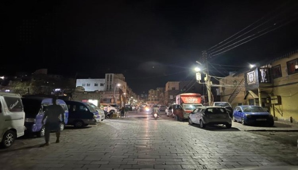تركيب انارة طاقة شمسية في عدد من شوارع مديرية صيرة بعدن تركيب انارة طاقة شمسية في عدد من شوارع مديرية صيرة بعدن