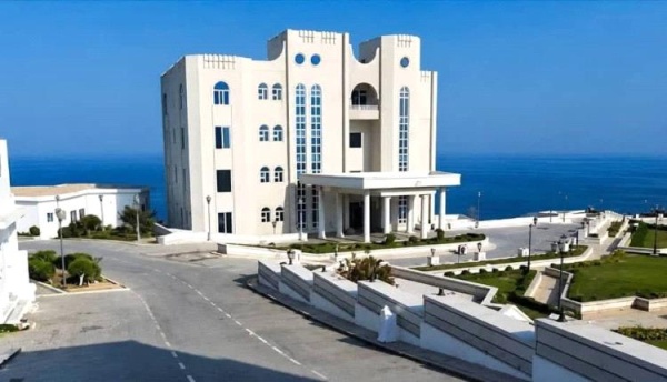 أصوات في كريتر تتعالى مخاطبة العليمي وحكومته إما تحمونا من الهجمات الصاروخية او تحويل صفة القصر أصوات في كريتر تتعالى مخاطبة العليمي وحكومته إما تحمونا من الهجمات الصاروخية او تحويل صفة القصر