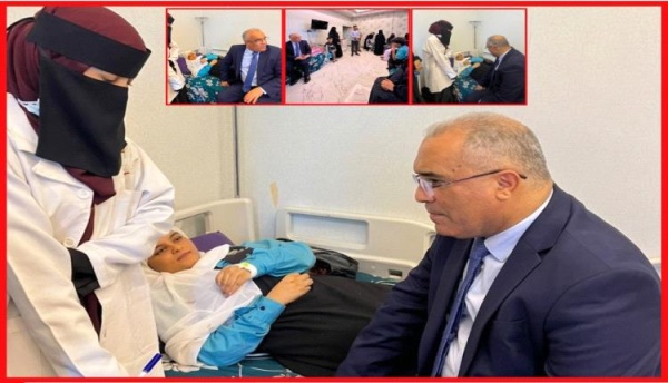 بلمسة أبوية حانية وزير التربية العبادي يزور الطلاب الأيتام بمدرسة مسلم هنز للمستشفى عقب حادث سير أليم بعدن