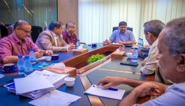 المدير التنفيذي لشركة النفط اليمنية يلتقي رئيس مصلحة الدفاع المدني