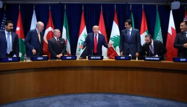 ترامب يصف المحادثات مع إيران بالجيدة والمثمرة ويبقي الخيار العسكري مطروحا