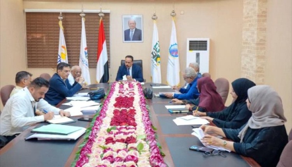 اجتماع لجنة المناقصات والمزايدات لمناقشة عدد من مشاريع الطرق اجتماع لجنة المناقصات والمزايدات لمناقشة عدد من مشاريع الطرق