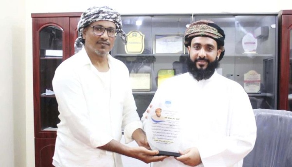 نادي فرتك يكرم مدير عام حصوين تقديرا لجهوده في دعم الرياضة نادي فرتك يكرم مدير عام حصوين تقديرا لجهوده في دعم الرياضة