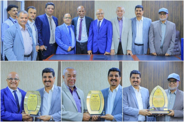 بتوجيهات وزير النقل ورئيس مجلس إدارة الهيئة وكيل الطيران المدني يكرم ثلاثة من قيادات الهيئة السابقين وفاء لعطاءاتهم المتميزة بتوجيهات وزير النقل ورئيس مجلس إدارة الهيئة وكيل الطيران المدني يكرم ثلاثة من قيادات الهيئة السابقين وفاء لعطاءاتهم المتميزة