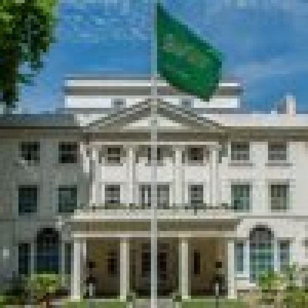 الشرطة البريطانية تقبض على م سن بتهمة الشروع في قتل سائح سعودي وسط لندن الشرطة البريطانية تقبض على م سن بتهمة الشروع في قتل سائح سعودي وسط لندن