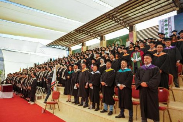 جامعة بيرزيت تحتفي بتخريج طلبة كليتي الهندسة والتكنولوجيا والفنون والموسيقى والتصميم جامعة بيرزيت تحتفي بتخريج طلبة كليتي الهندسة والتكنولوجيا والفنون والموسيقى والتصميم
