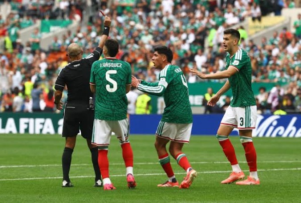 3 كروت حمراء المكسيك تفتتح المونديال بثنائية في مرمى جنوب أفريقيا