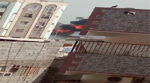 احتراق قارب صيد بالقرب من ميناء المعلا في عدن احتراق قارب صيد بالقرب من ميناء المعلا في عدن