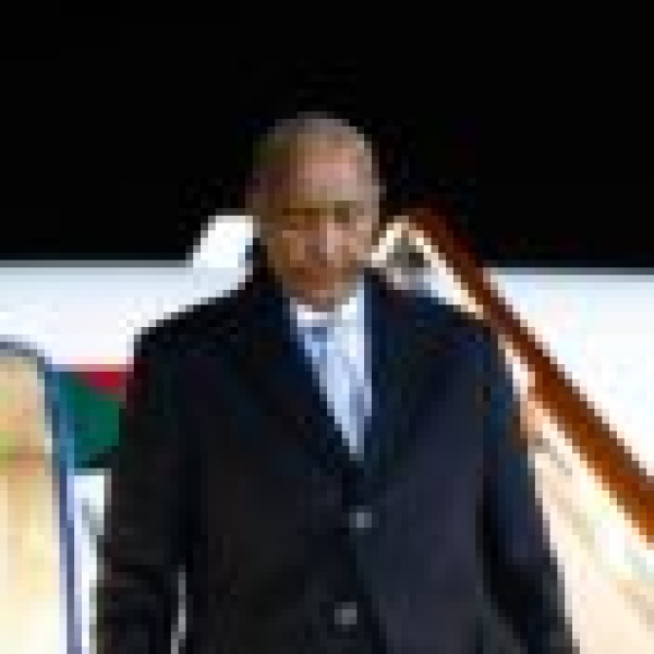 البرهان يصل موسكو مترئس ا وفد السودان المشارك في القمة الروسية الأفريقية الثالثة البرهان يصل موسكو مترئس ا وفد السودان المشارك في القمة الروسية الأفريقية الثالثة