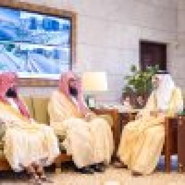 اطلع على أبرز جهودها التوعوية أمير الرياض يستقبل مدير فرع هيئة الأمر بالمعروف بالمنطقة اطلع على أبرز جهودها التوعوية أمير الرياض يستقبل مدير فرع هيئة الأمر بالمعروف بالمنطقة