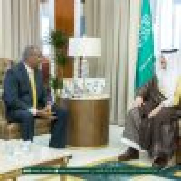 ناقشا عدد ا من المواضيع ذات الاهتمام المشترك أمير المنطقة الشرقية يستقبل السفير الكيني لدى المملكة ناقشا عدد ا من المواضيع ذات الاهتمام المشترك أمير المنطقة الشرقية يستقبل السفير الكيني لدى المملكة