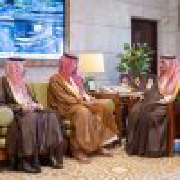 اطلع على أبرز الأعمال والإنجازات المتحققة أمير الرياض يستقبل أمين المنطقة ورئيس مركز البنية التحتية اطلع على أبرز الأعمال والإنجازات المتحققة أمير الرياض يستقبل أمين المنطقة ورئيس مركز البنية التحتية