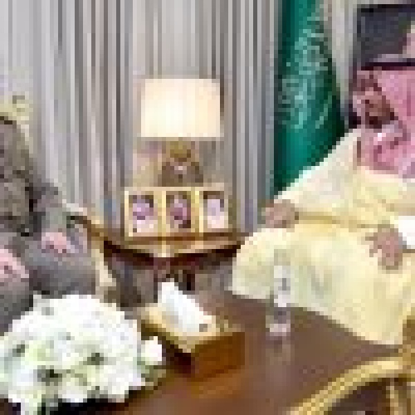 نائب أمير نجران يستقبل نائب مدير شرطة المنطقة