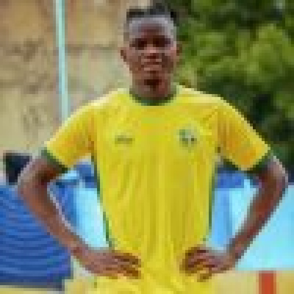 لاعب نيجيري يعود للحياة بعد إعلان وفاته لاعب نيجيري يعود للحياة بعد إعلان وفاته