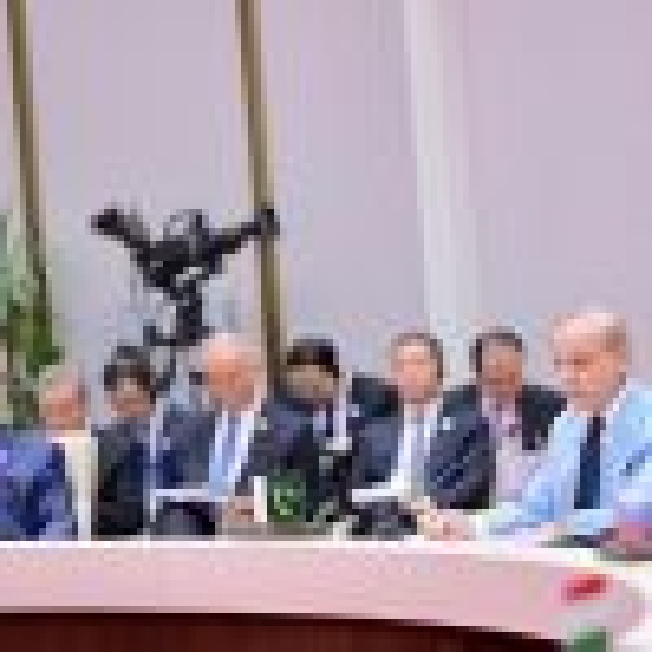 رئيس الوزراء الباكستاني يدعو منظمة شنغهاي لتعزيز التعاون والسلام الإقليمي رئيس الوزراء الباكستاني يدعو منظمة شنغهاي لتعزيز التعاون والسلام الإقليمي