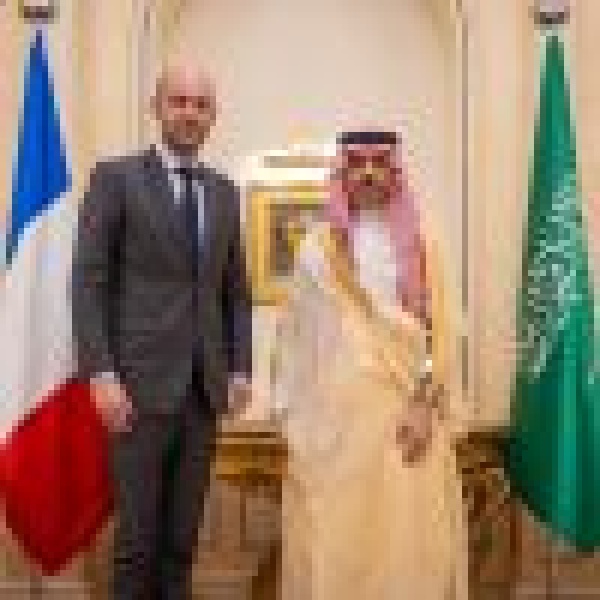 وزير الخارجية يستقبل نظيره الفرنسي ويبحثان العلاقات الثنائية والتطورات الإقليمية وزير الخارجية يستقبل نظيره الفرنسي ويبحثان العلاقات الثنائية والتطورات الإقليمية