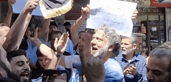 بالفيديو فنان سوري ي شارك في حراك شعبي بالفيديو فنان سوري ي شارك في حراك شعبي