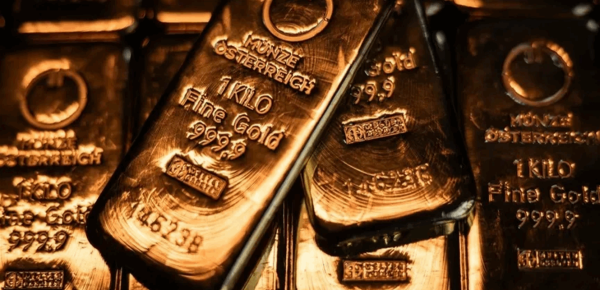 الذهب يهبط دون 4000 دولار ماذا عن الفضة
