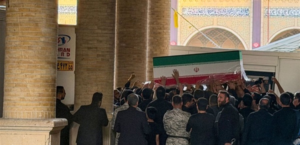 وصول جثمان خامنئي إلى مصلى الإمام الخميني في طهران تمهيدا لبدء مراسم تشييعه وصول جثمان خامنئي إلى مصلى الإمام الخميني في طهران تمهيدا لبدء مراسم تشييعه