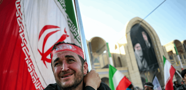 بالفيديو انطلاق موكب تشييع خامنئي وشاحنة تحمل نعشه بالفيديو انطلاق موكب تشييع خامنئي وشاحنة تحمل نعشه