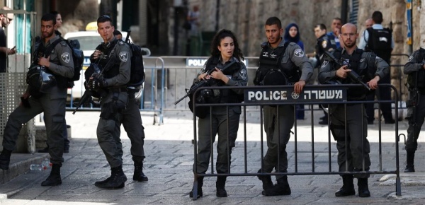 إسرائيل التحقيق مع ضابط ألقى قنبلة داخل سيارة تقل فلسطينيين إسرائيل التحقيق مع ضابط ألقى قنبلة داخل سيارة تقل فلسطينيين