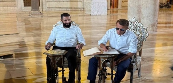 الشرع عن زيارة ماكرون تشكل تطورا مهما في العلاقة بين البلدين الشرع عن زيارة ماكرون تشكل تطورا مهما في العلاقة بين البلدين