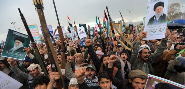 لماذا فتح الحوثيون جبهة جديدة بعد بقائهم لأشهر على الحياد لماذا فتح الحوثيون جبهة جديدة بعد بقائهم لأشهر على الحياد