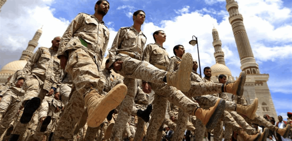 الحوثيون يعلنون استهداف سفينة نفطية سعودية قبالة ينبع الحوثيون يعلنون استهداف سفينة نفطية سعودية قبالة ينبع