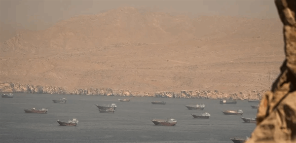 إيران تربط اتفاق هرمز بوقف التهديدات الأميركية