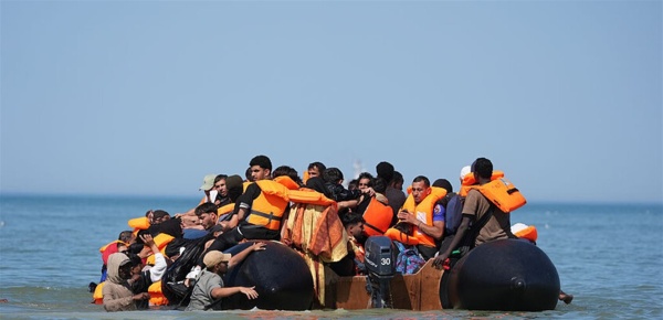 230 شخصا بريطانيا ت سج ل أكبر عدد من المهاجرين في رحلة واحدة