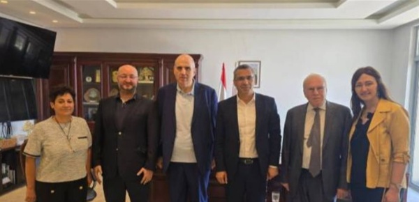 هاني بحث مع وفد المعهد الوطني للكرمة والنبيذ في ازمة تصريف الإنتاج والإستيراد