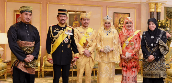 سلطان بروناي يعاقب زوجة ابنه هذا ما فعله