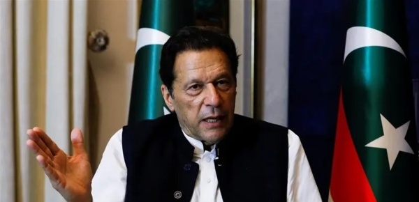 بسبب وضعه الصحي نقل عمران خان من السجن إلى المستشفى بسبب وضعه الصحي نقل عمران خان من السجن إلى المستشفى