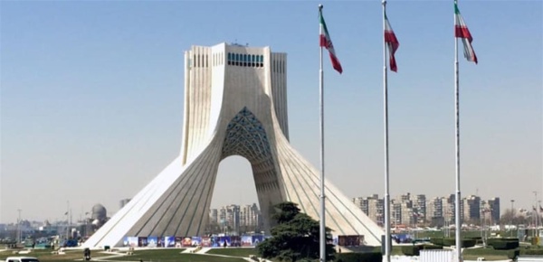 طهران تتعهد بالتصدي للعقوبات الأميركية وتؤكد التمسك بالدبلوماسية طهران تتعهد بالتصدي للعقوبات الأميركية وتؤكد التمسك بالدبلوماسية