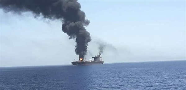 مقذوفات مجهولة ت صيب ناقلة في مضيق هرمز ولا إصابات مقذوفات مجهولة ت صيب ناقلة في مضيق هرمز ولا إصابات