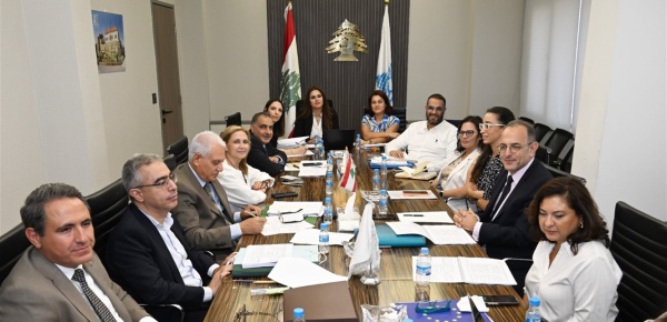 اجتماع في وزارة المالية خصص للجنة مراجعة وإعادة صياغة مشروع قانون ضريبة الدخل اجتماع في وزارة المالية خصص للجنة مراجعة وإعادة صياغة مشروع قانون ضريبة الدخل