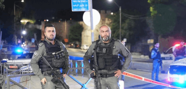مقتل شاب فلسطيني برصاص الشرطة الإسرائيلية عند باب العامود مقتل شاب فلسطيني برصاص الشرطة الإسرائيلية عند باب العامود