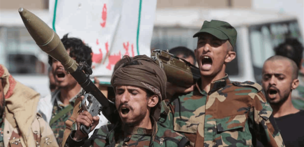 تقدم الحوثيين يهج ر 50 ألف يمني وباب المندب يدخل دائرة الخطر تقدم الحوثيين يهج ر 50 ألف يمني وباب المندب يدخل دائرة الخطر